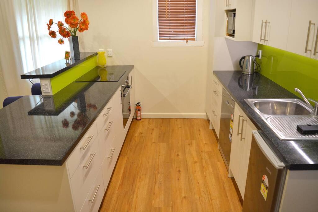 טאומרנוי Riverlea Cottage - Cosy, Comfy, Quiet, Central מראה חיצוני תמונה